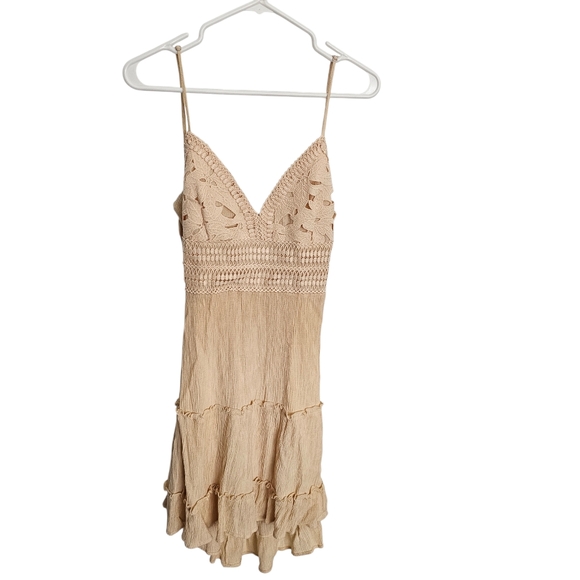 Love Tree Dresses & Skirts - Love Tree Large Beige Crochet Lace‎ Tiered Mini Dress Boho Sun Dress Open Back